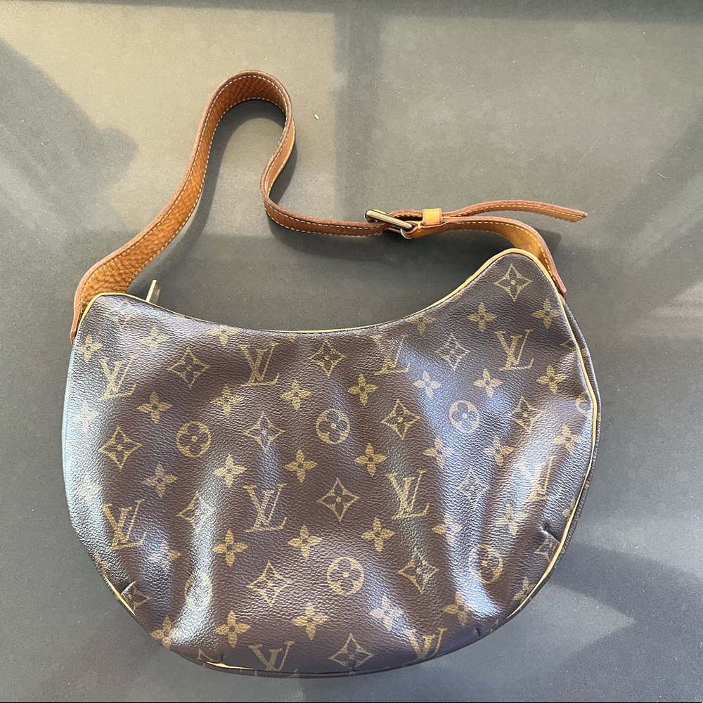 Authentic kidney shape Louis Vuitton purse